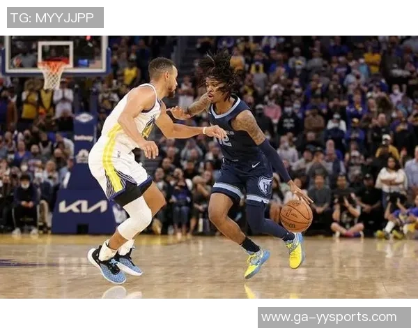 勇士完胜灰熊！库里16+4库明加迸发，莫兰特23+9，格林6犯+一级恶犯